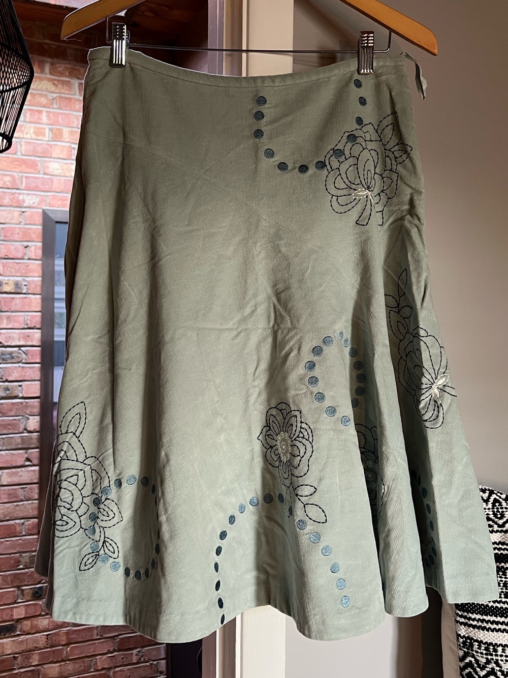 ANTHROPOLOGIE Odille Baby Blue Cotton Velvet Vintage Embroidered Skirt. US 6
